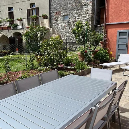 מלון Miralago And