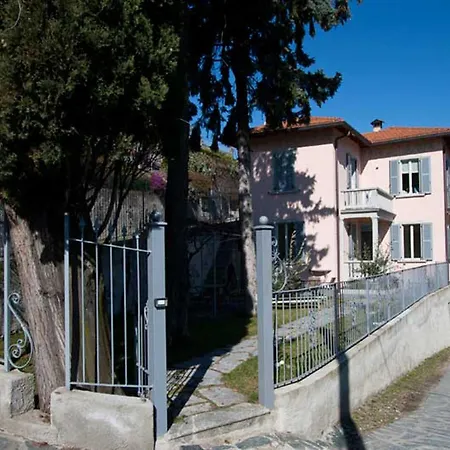 מלון Miralago And