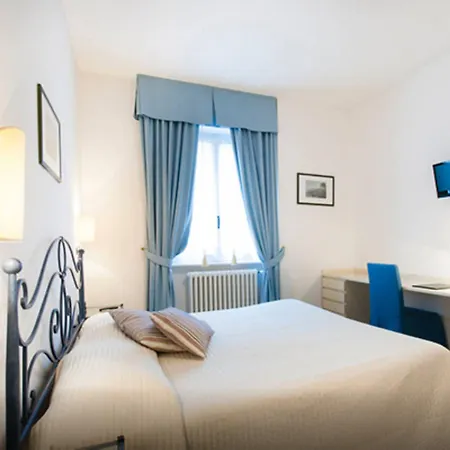 Miralago And מלון