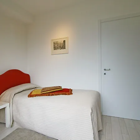 Miralago And מלון