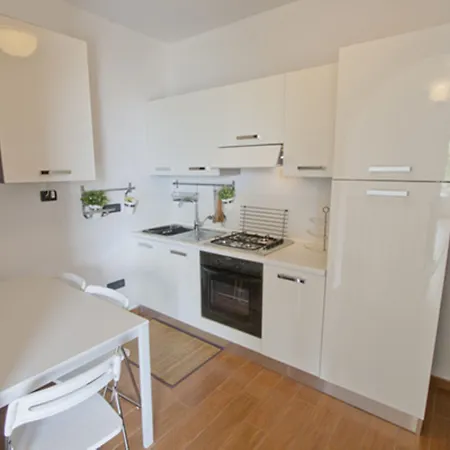 מלון Miralago And